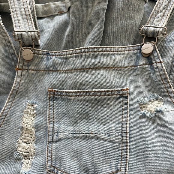 Superdown Meghan Distressed Short Overalls in Light Indigo Wash - Picture 4 of 6